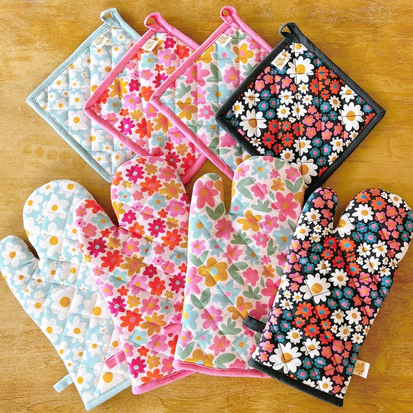 Oven Mitt + Pot holder Set - Darling Daisy
