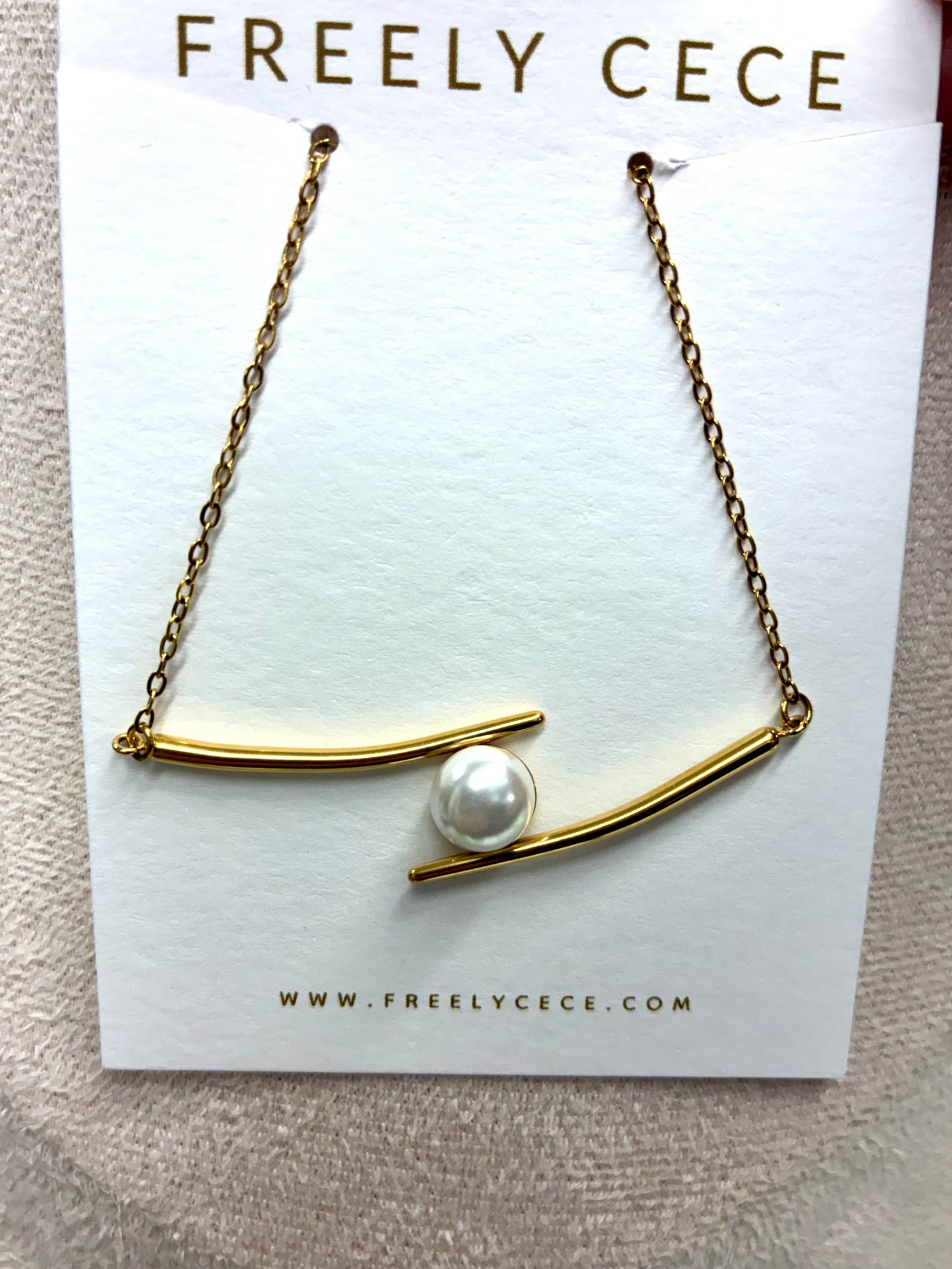 Gold Bar Necklace with Pearl