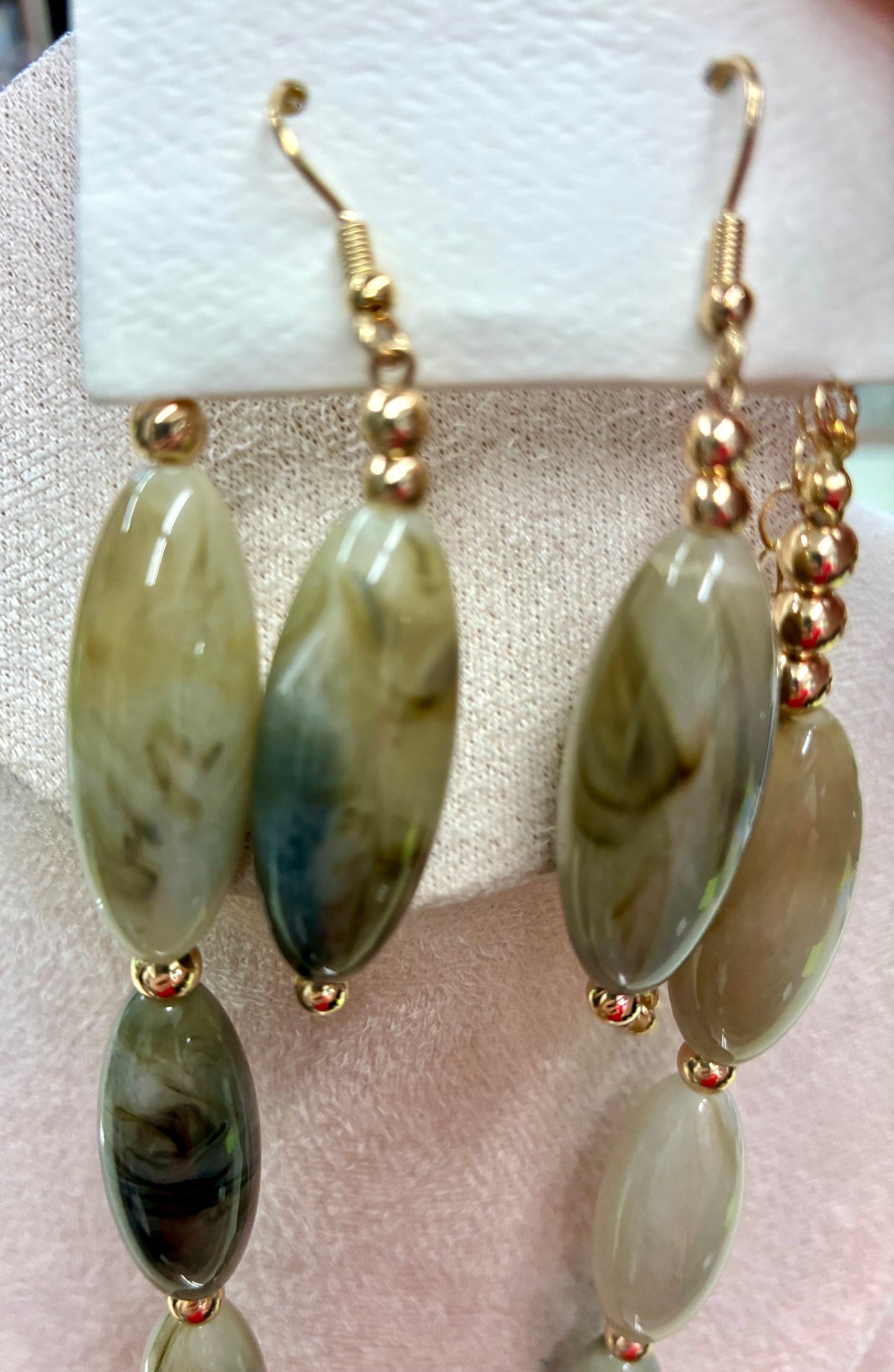 Beaded Green Marbled Necklace with Hammered Gold Pendant. Earrings Included