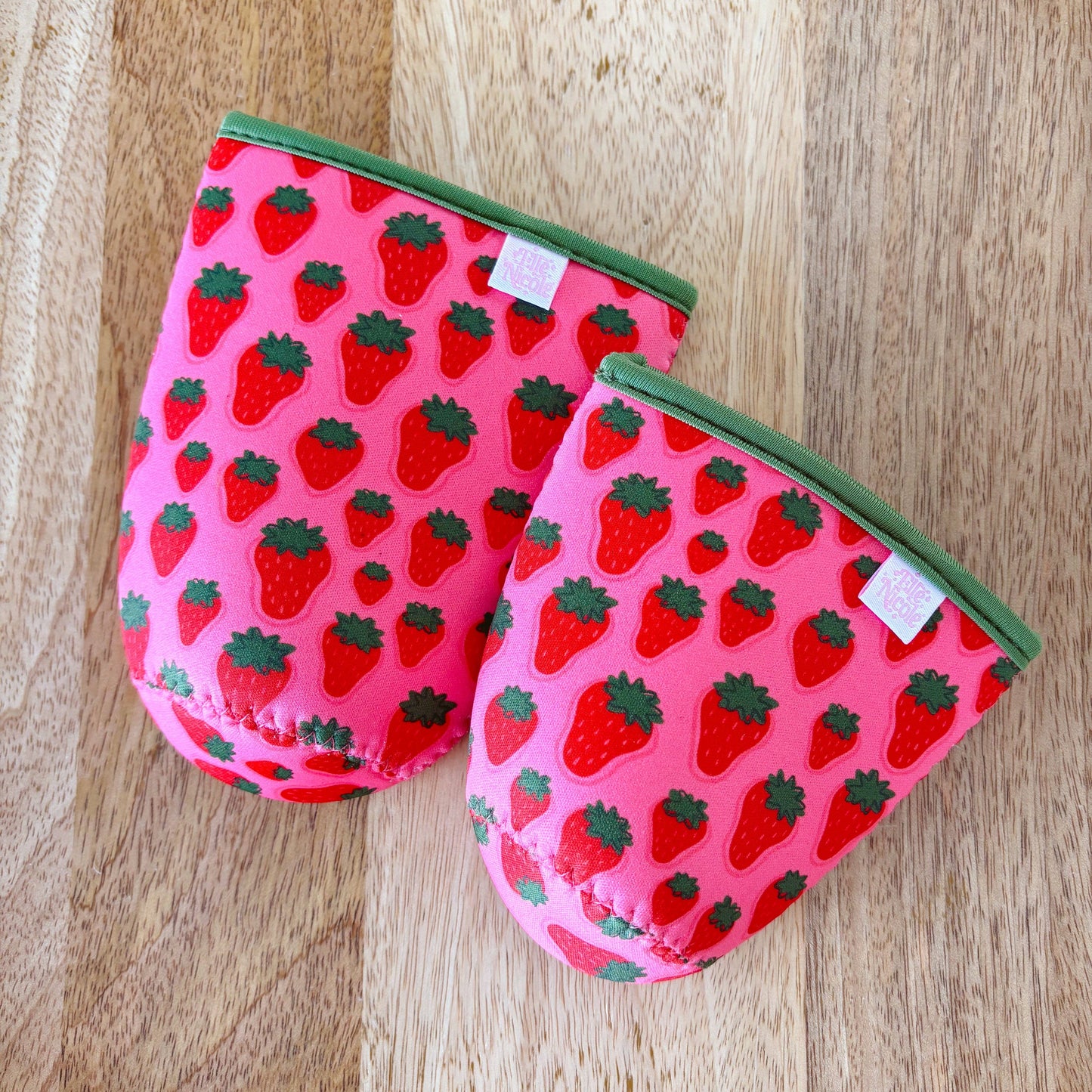 Coffee Cup Cover - Strawberry Field - Iced Drink Sleeve: Large / 24oz