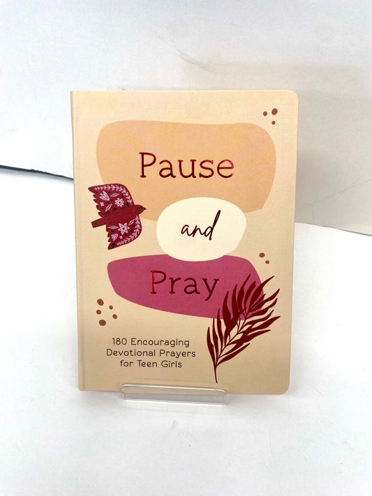 Pause and Pray / 180 Encouraging Devotional Prayers for Teen Girls