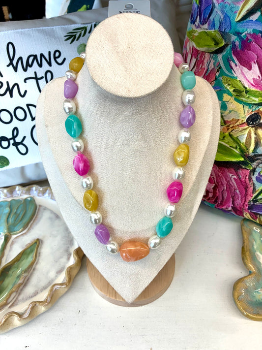 Pastel Multicolored Beaded Necklace with Pearls