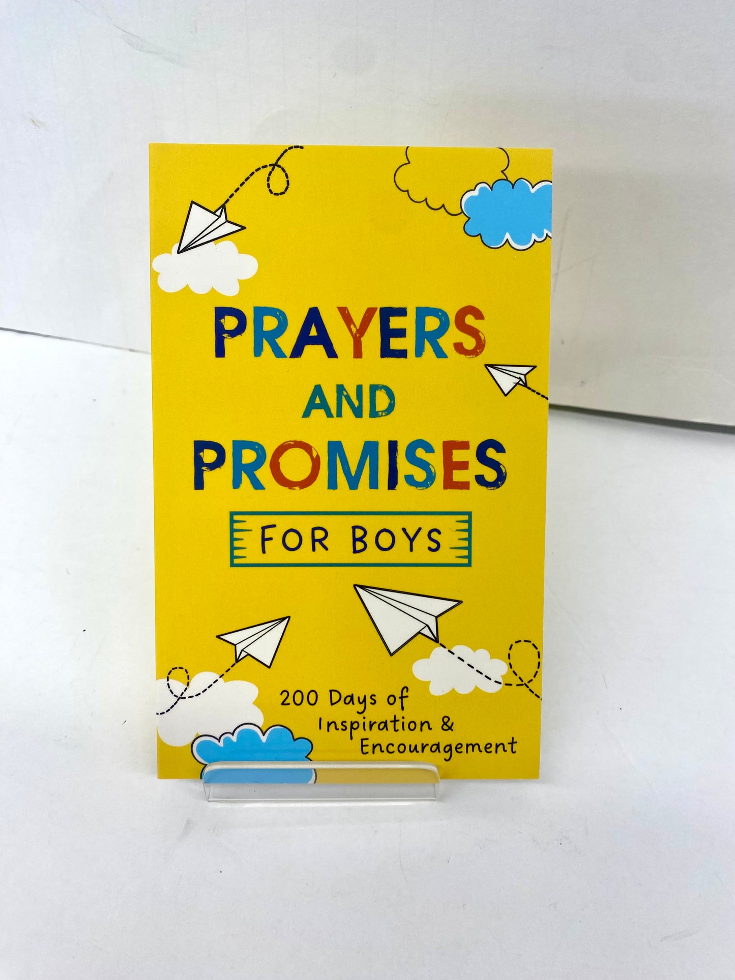 Prayers and Promises For Boys / 200 Days of Inspiration & Encouragement