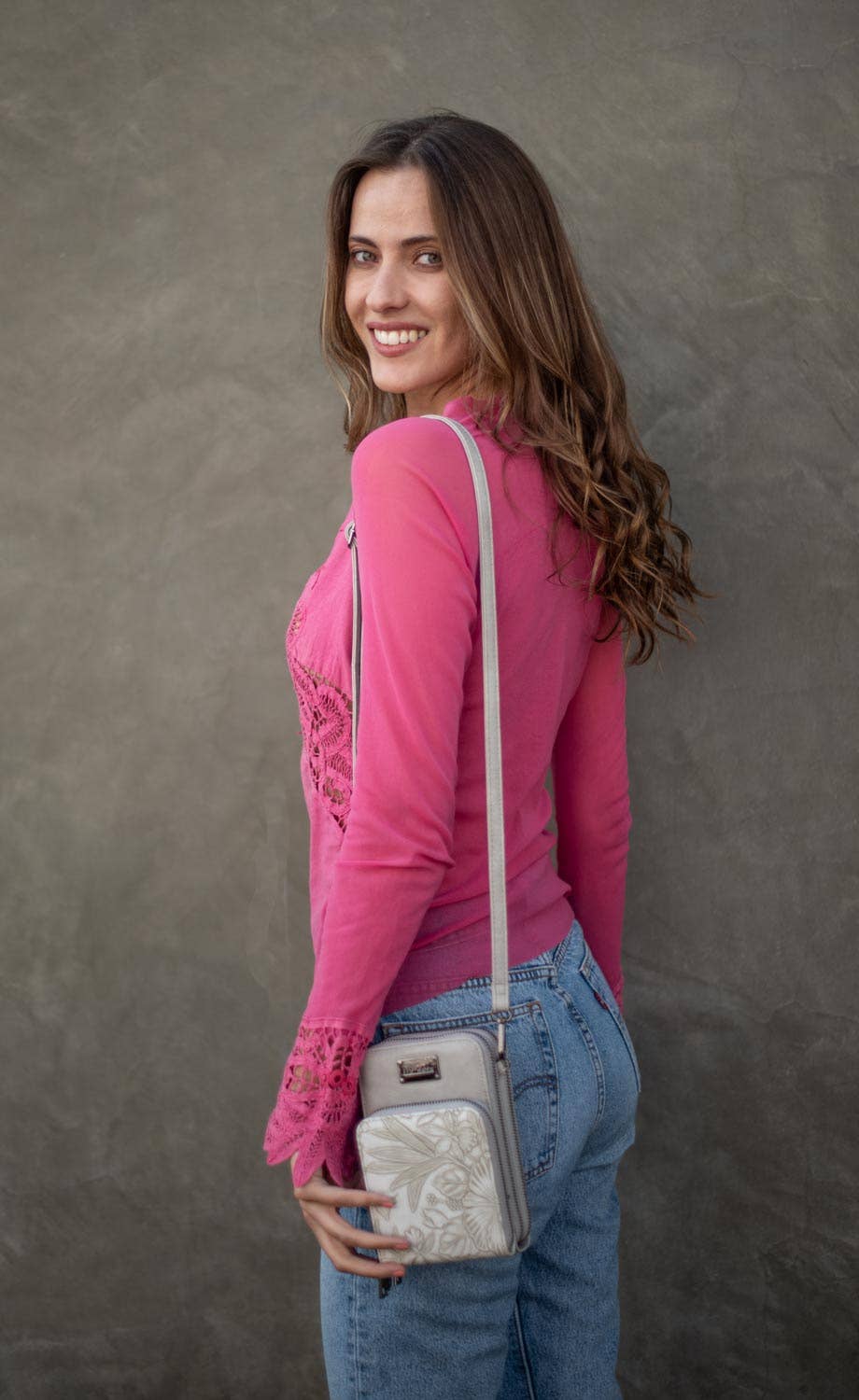 Gina 3313 small cross body: Bone - Liz Soto