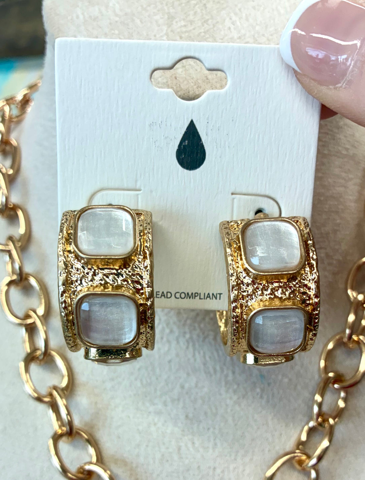 Vintage Style Textured Gold Pearl Like Stones