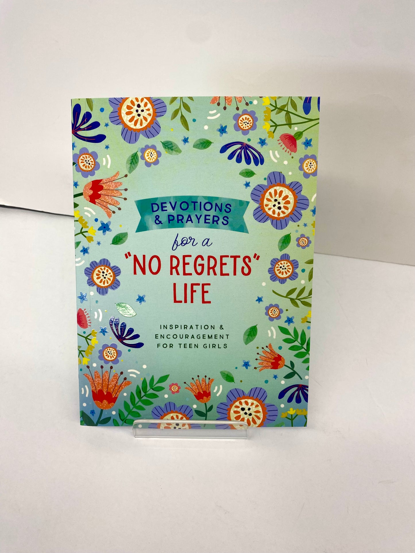 Devotions & Prayers for a “No Regrets” Life  /  Inspiration & Encouragement for Teen Girls