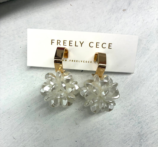 Round Snowflake Drop Style And Gold Earrings / Freely CeCe