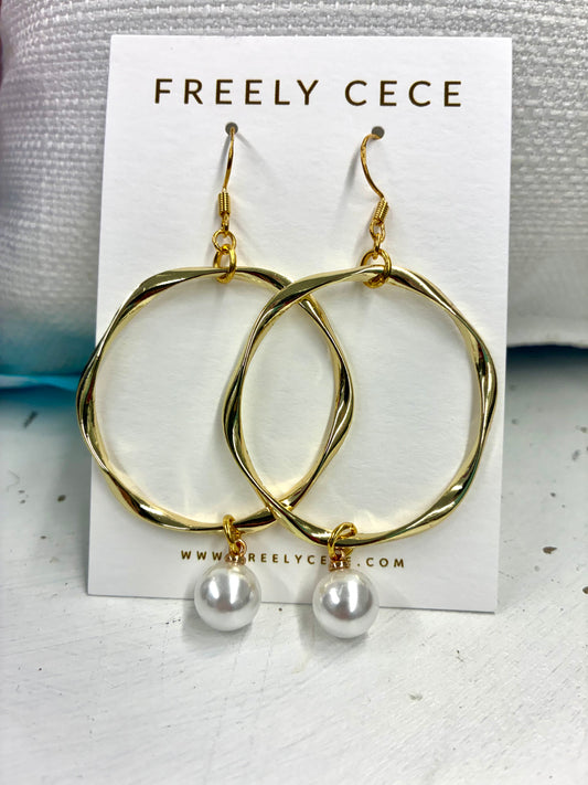 Gold Hoop with Pearl Earrings / Freely Cece