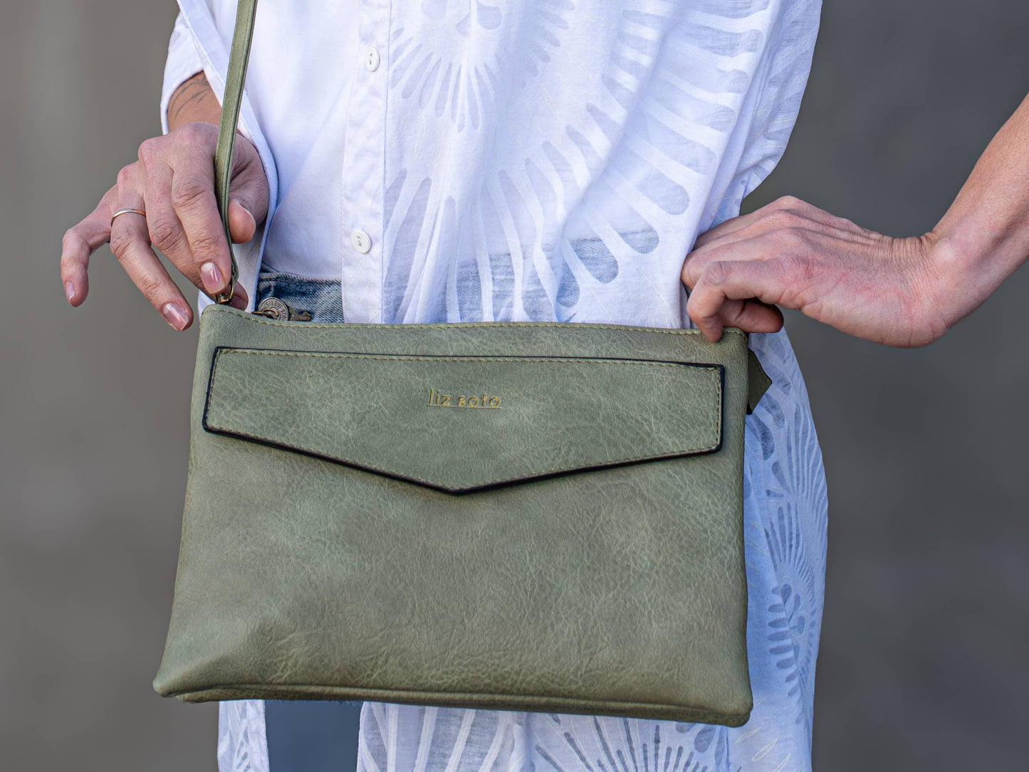 Liz Soto Lexi 3318 cross body with wristlet: Almond