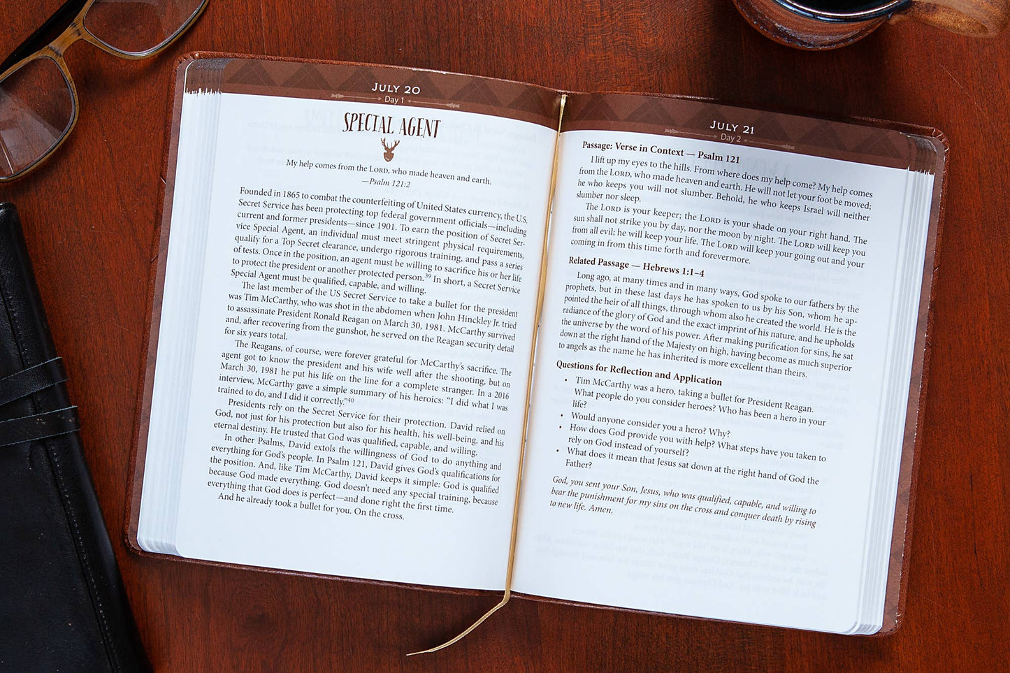 Daily Strength for Men (Devotional)